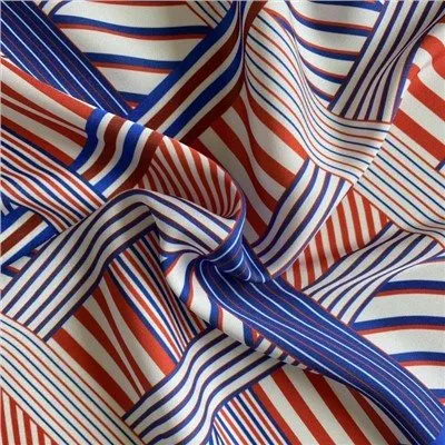 Estil preppy ratlla vermell i blau ratlla sarja